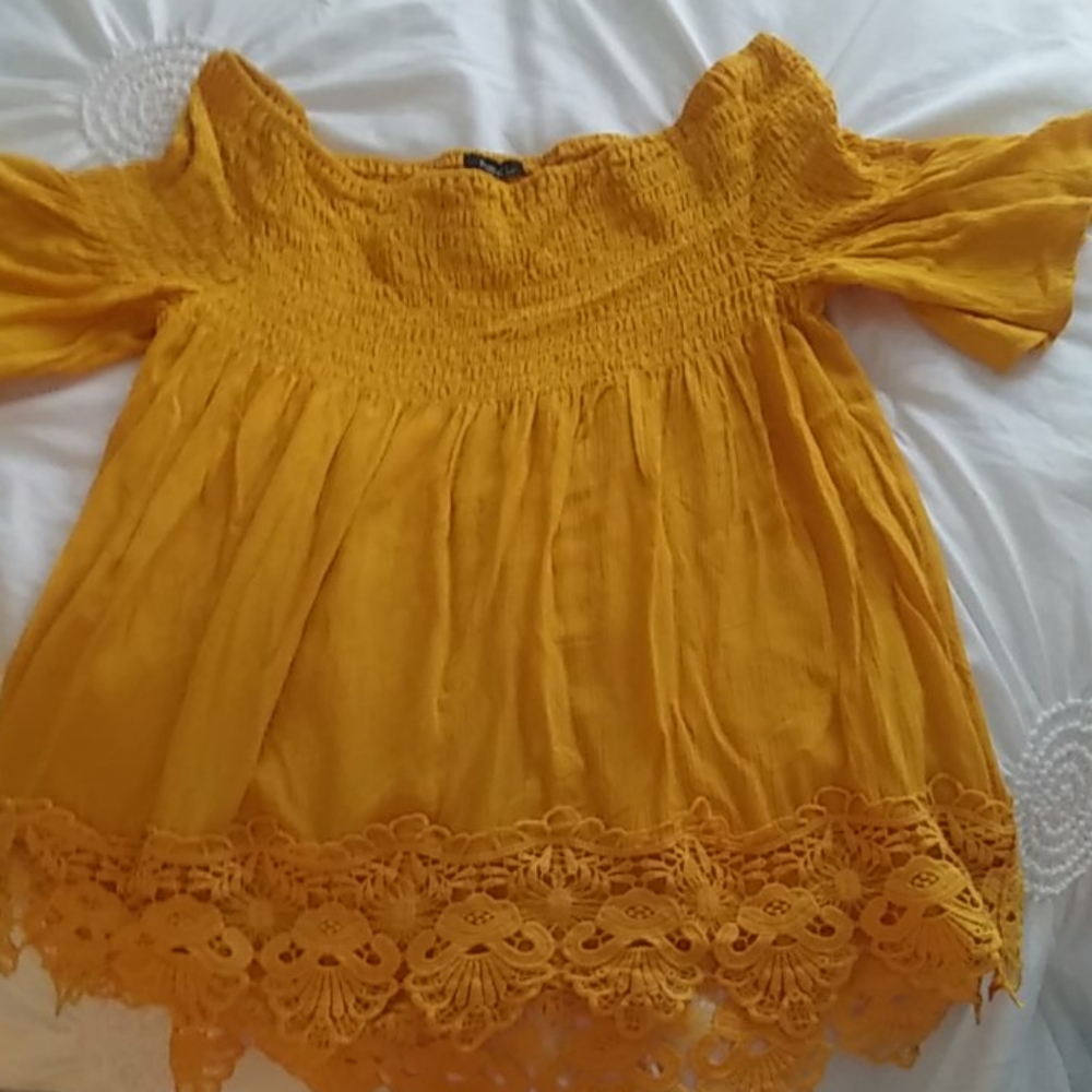 Beautiful off shoulder top XL